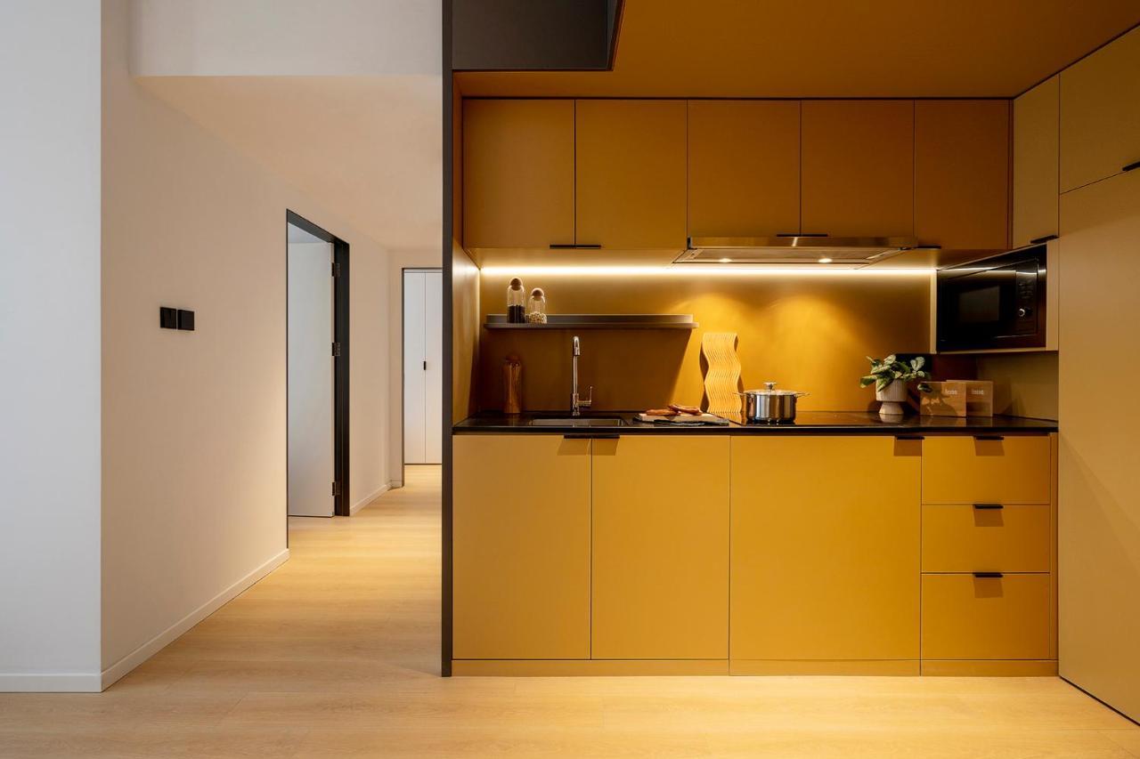 Base-Beijing Wangfujing Serviced Apartment- In Hutong &Bike Rental &Close To Forbidden City, Tian'Anmen Square &Subway Nearby &Free Coffee &Washing Machine,Kitchen &Restaurant Discount &English Speaking &High Speed Free Wifi Exteriör bild A kitchen in a private house