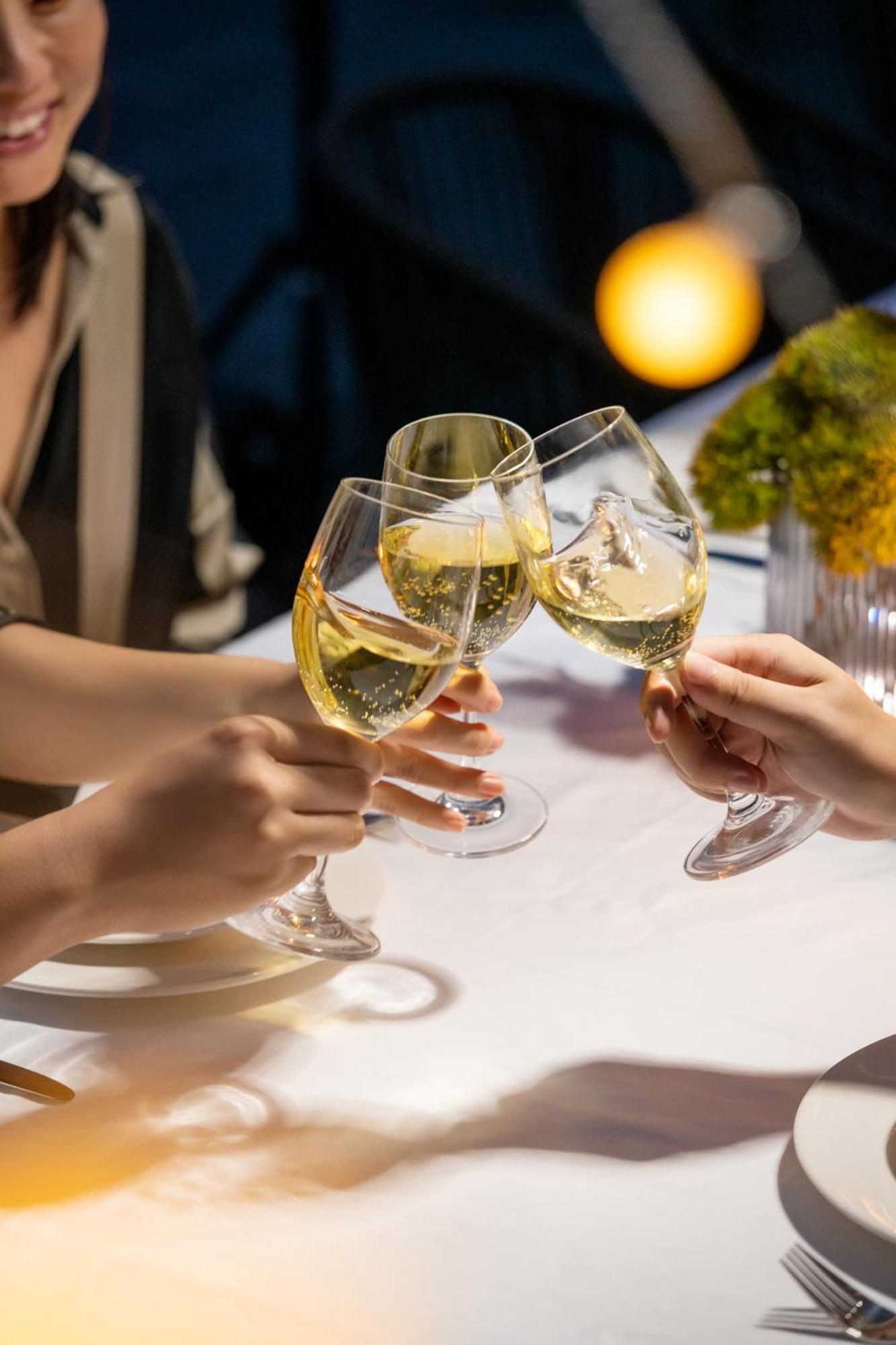 Base-Beijing Wangfujing Serviced Apartment- In Hutong &Bike Rental &Close To Forbidden City, Tian'Anmen Square &Subway Nearby &Free Coffee &Washing Machine,Kitchen &Restaurant Discount &English Speaking &High Speed Free Wifi Exteriör bild Champagne