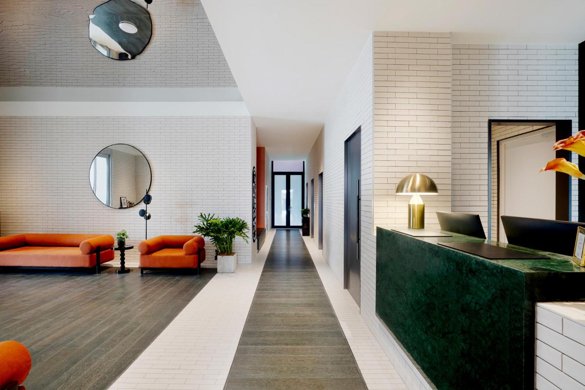 Base-Beijing Wangfujing Serviced Apartment- In Hutong &Bike Rental &Close To Forbidden City, Tian'Anmen Square &Subway Nearby &Free Coffee &Washing Machine,Kitchen &Restaurant Discount &English Speaking &High Speed Free Wifi Exteriör bild The lobby of 100 East 53rd Street