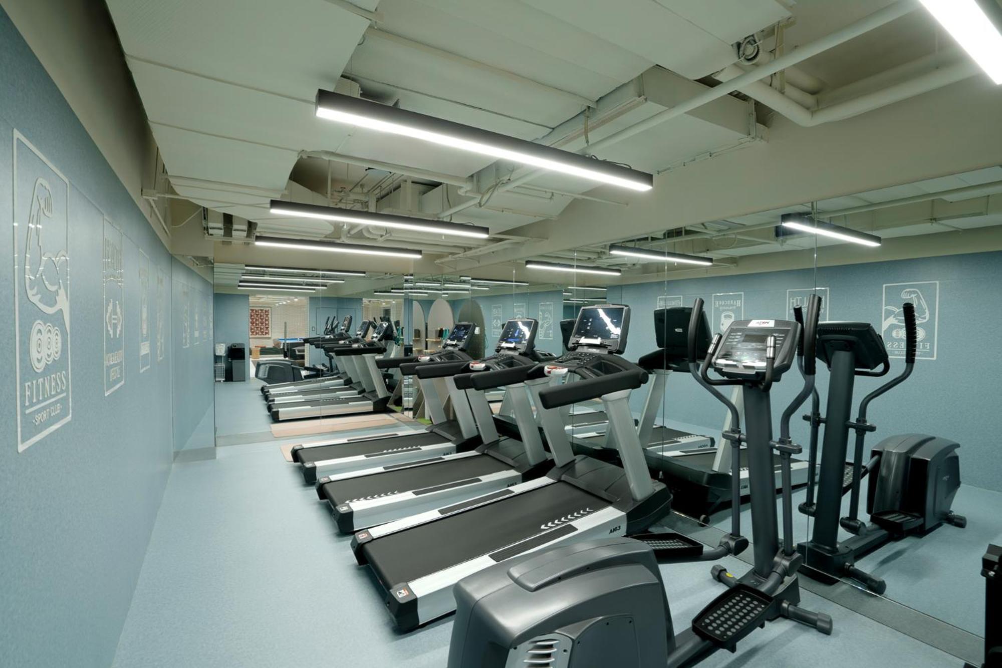 Base-Beijing Wangfujing Serviced Apartment- In Hutong &Bike Rental &Close To Forbidden City, Tian'Anmen Square &Subway Nearby &Free Coffee &Washing Machine,Kitchen &Restaurant Discount &English Speaking &High Speed Free Wifi Exteriör bild The gym at the National Olympic Training Centre