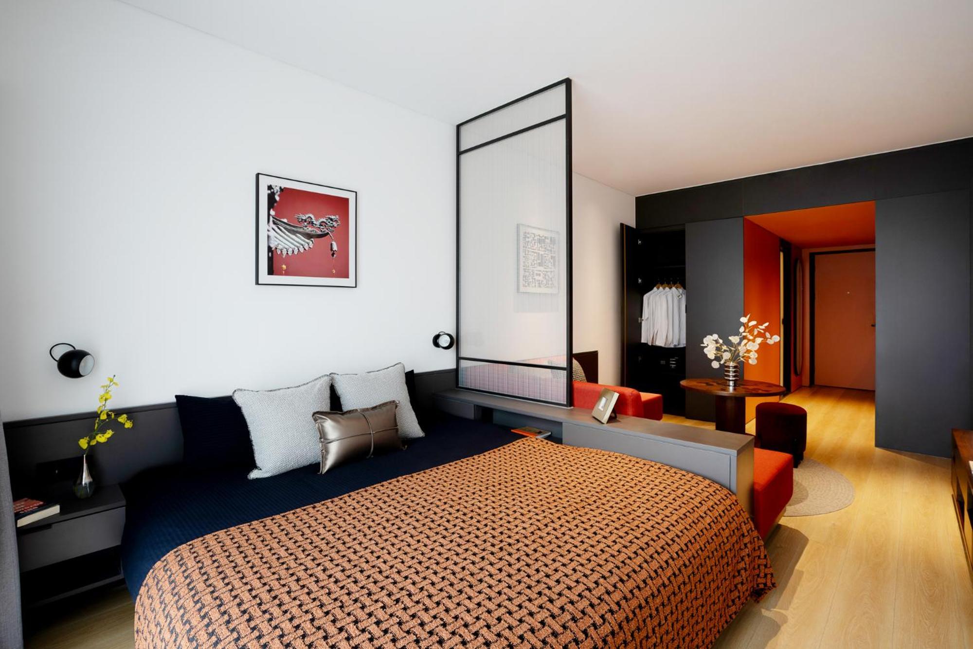 Base-Beijing Wangfujing Serviced Apartment- In Hutong &Bike Rental &Close To Forbidden City, Tian'Anmen Square &Subway Nearby &Free Coffee &Washing Machine,Kitchen &Restaurant Discount &English Speaking &High Speed Free Wifi Exteriör bild A room at the hotel