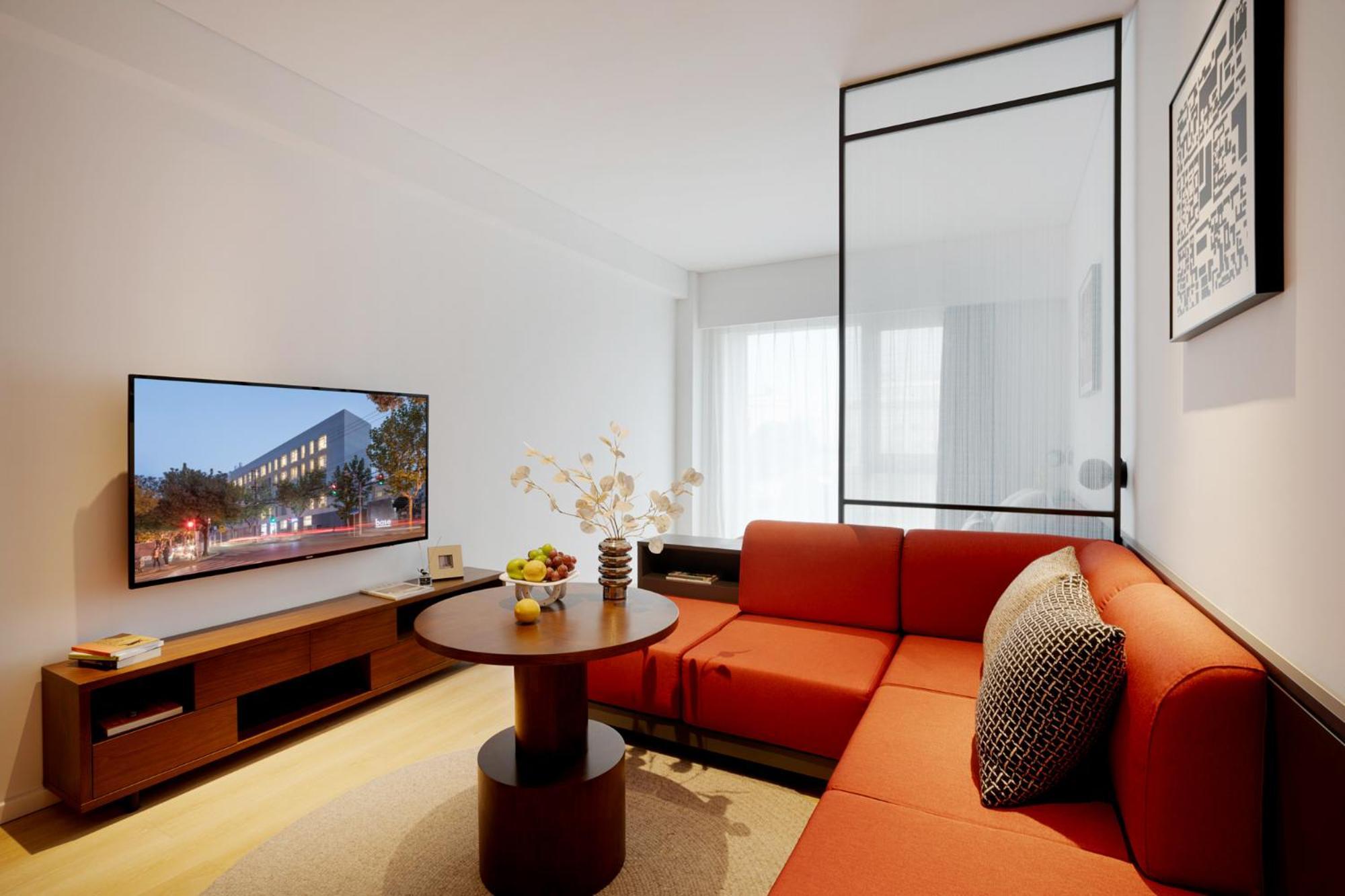 Base-Beijing Wangfujing Serviced Apartment- In Hutong &Bike Rental &Close To Forbidden City, Tian'Anmen Square &Subway Nearby &Free Coffee &Washing Machine,Kitchen &Restaurant Discount &English Speaking &High Speed Free Wifi Exteriör bild Living room