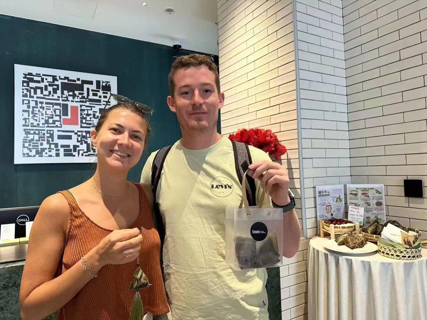 Base-Beijing Wangfujing Serviced Apartment- In Hutong &Bike Rental &Close To Forbidden City, Tian'Anmen Square &Subway Nearby &Free Coffee &Washing Machine,Kitchen &Restaurant Discount &English Speaking &High Speed Free Wifi Exteriör bild Visitors to the museum