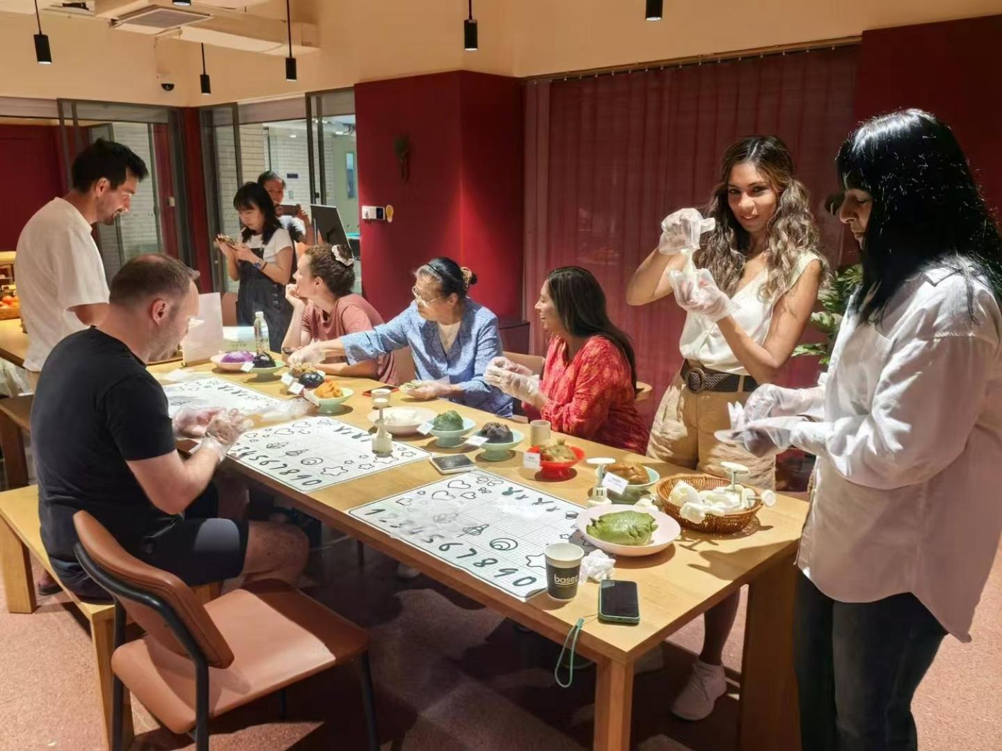 Base-Beijing Wangfujing Serviced Apartment- In Hutong &Bike Rental &Close To Forbidden City, Tian'Anmen Square &Subway Nearby &Free Coffee &Washing Machine,Kitchen &Restaurant Discount &English Speaking &High Speed Free Wifi Exteriör bild A tea ceremony at the University of Oxford