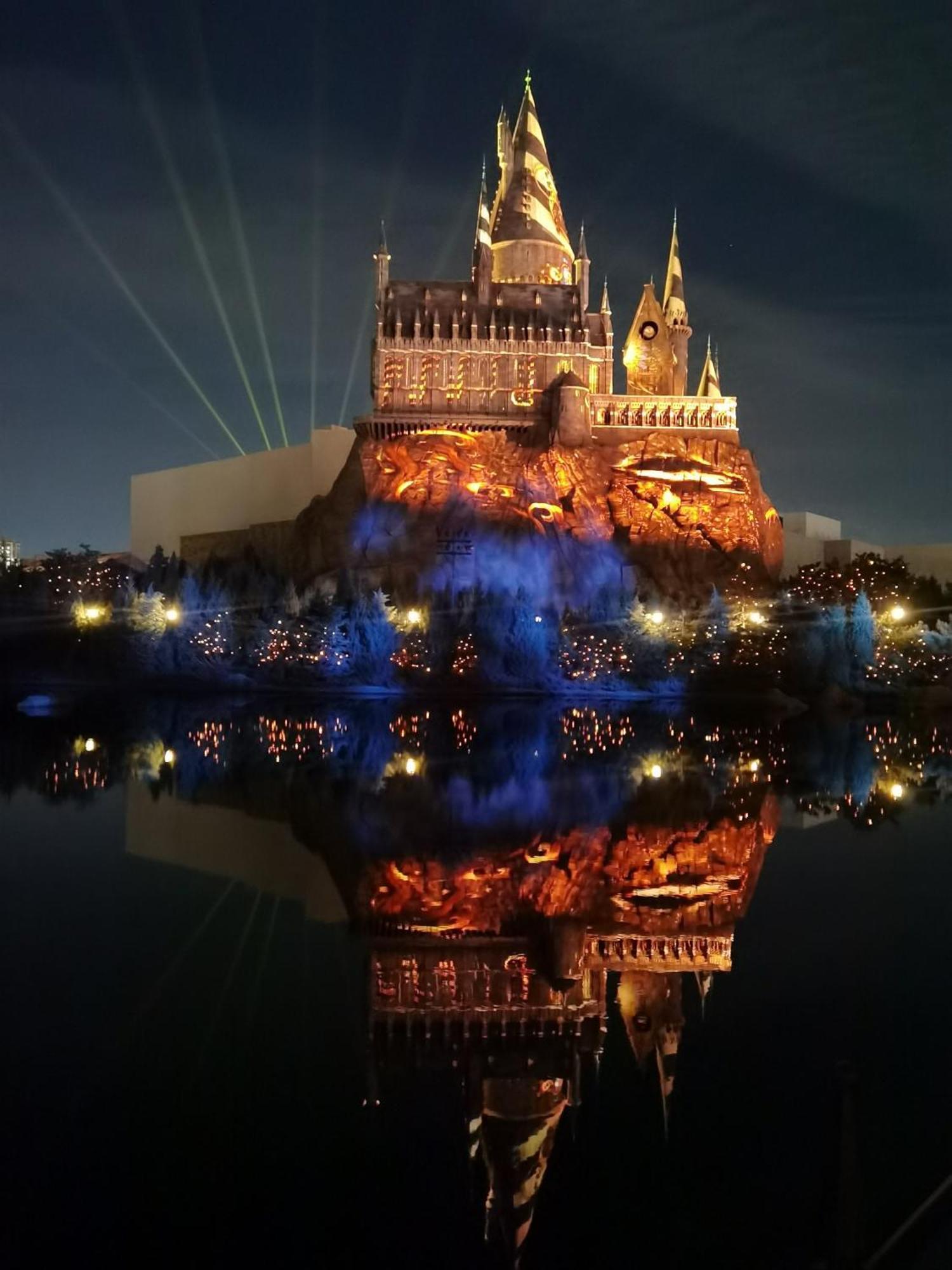 Base-Beijing Wangfujing Serviced Apartment- In Hutong &Bike Rental &Close To Forbidden City, Tian'Anmen Square &Subway Nearby &Free Coffee &Washing Machine,Kitchen &Restaurant Discount &English Speaking &High Speed Free Wifi Exteriör bild The show at Disneyland