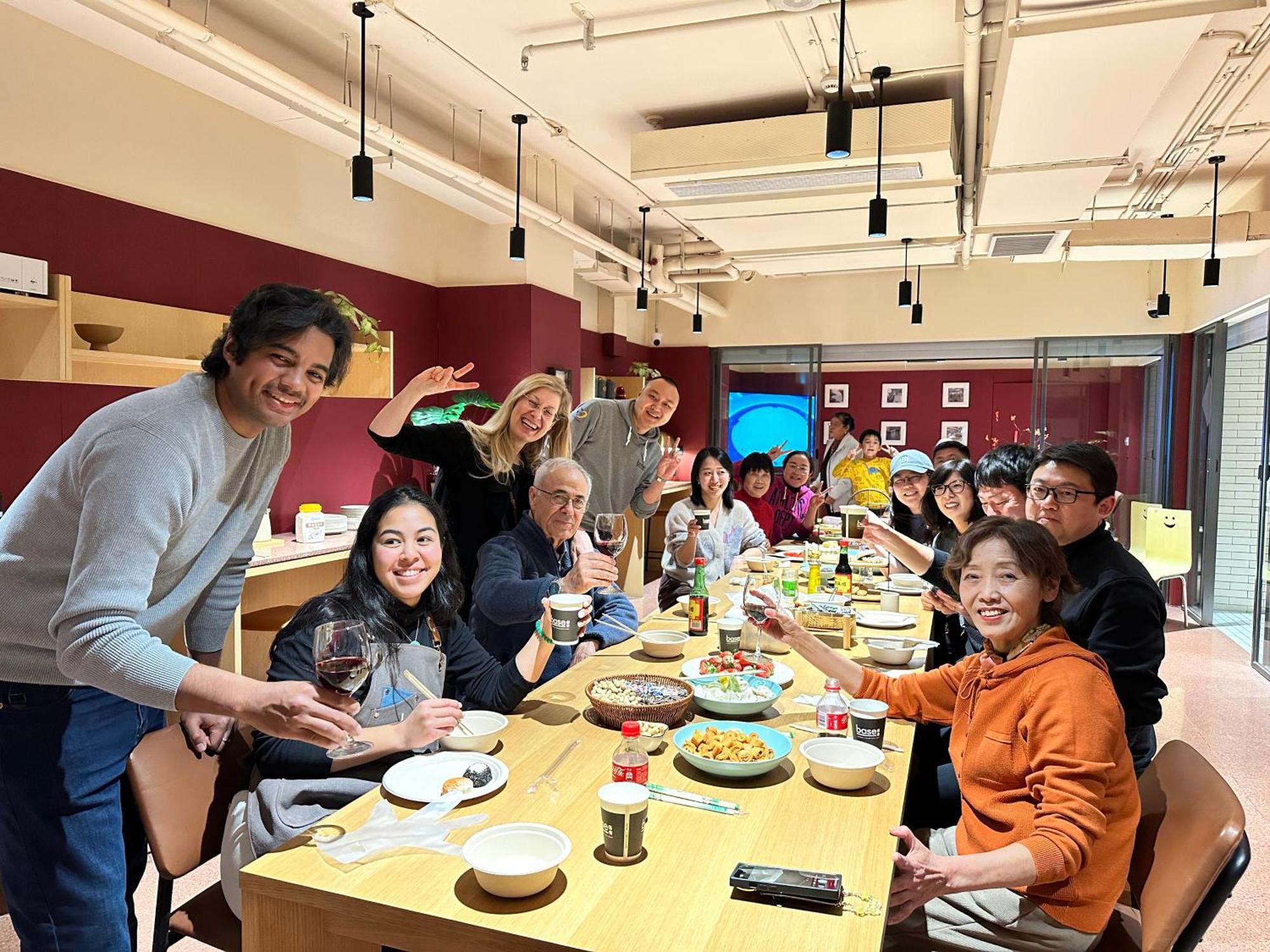 Base-Beijing Wangfujing Serviced Apartment- In Hutong &Bike Rental &Close To Forbidden City, Tian'Anmen Square &Subway Nearby &Free Coffee &Washing Machine,Kitchen &Restaurant Discount &English Speaking &High Speed Free Wifi Exteriör bild A group of students from the University of Hong Kong, 2019