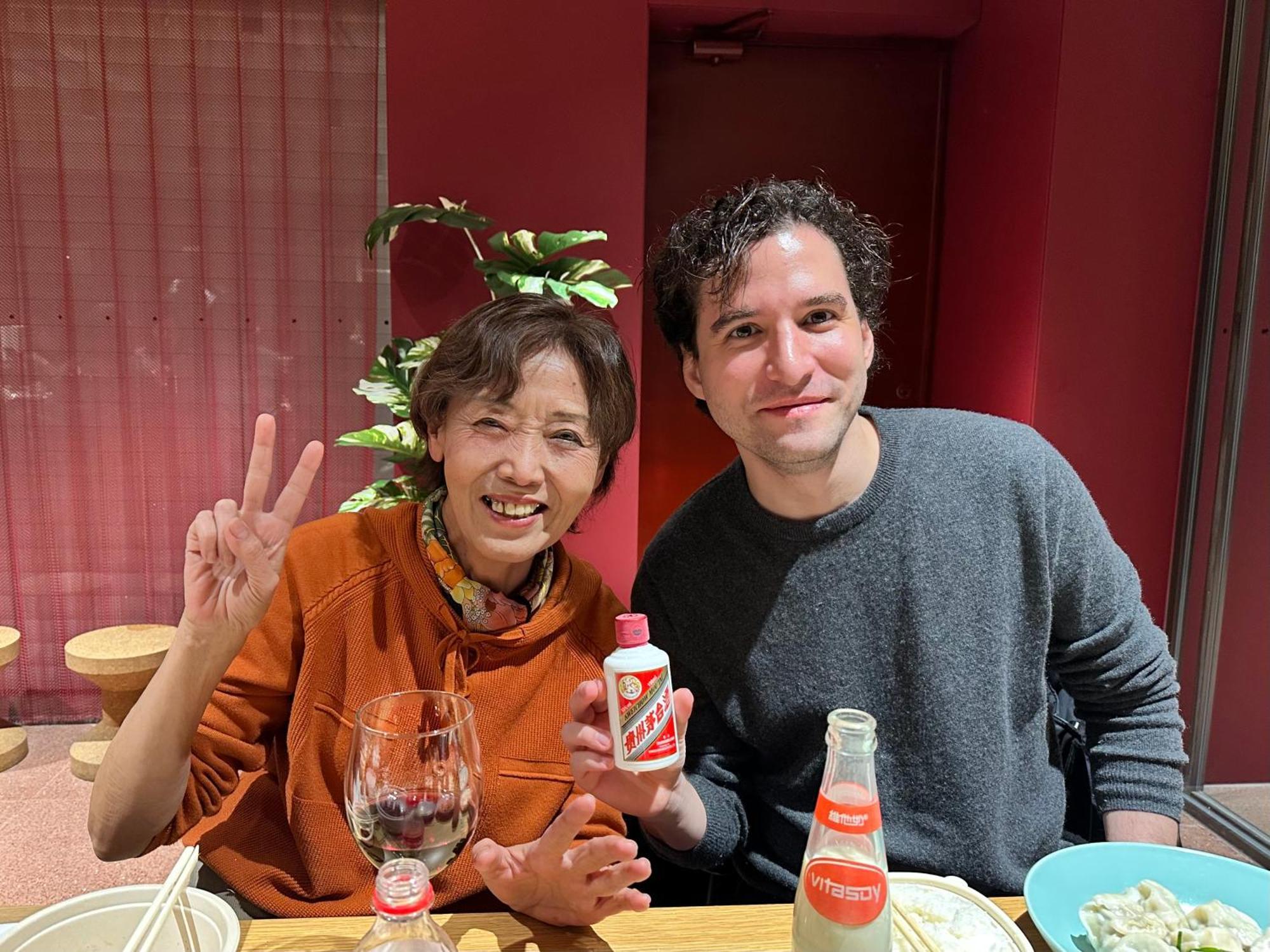Base-Beijing Wangfujing Serviced Apartment- In Hutong &Bike Rental &Close To Forbidden City, Tian'Anmen Square &Subway Nearby &Free Coffee &Washing Machine,Kitchen &Restaurant Discount &English Speaking &High Speed Free Wifi Exteriör bild Yoko Kanno and Rob Kaz